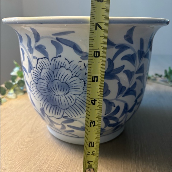Blue and White Floral Vintage Chinese Ceramic Planter - Picture 8 of 10